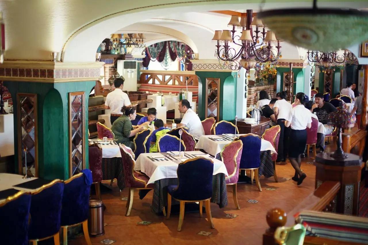 大手牵小手我们一起走,大手牵小手我们一起走图片