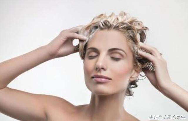 日常养护头发的技巧,头发尴尬时期如何养护