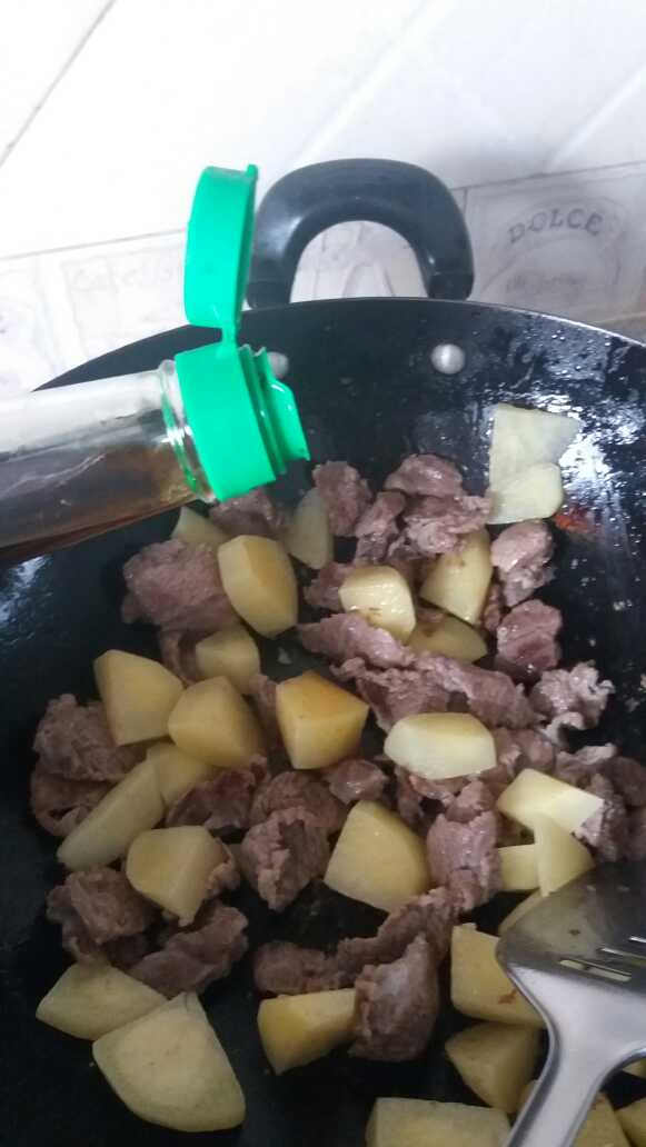 高压锅炖牛肉土豆胡萝卜西红柿,正宗西红柿土豆炖牛肉第一名