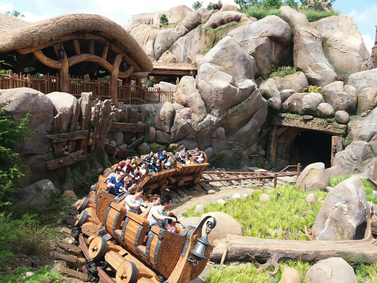 上海迪士尼游玩攻略超详细,最新上海迪士尼游玩攻略视频