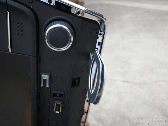 大屏导航改装手把手教你diy,道奇酷威改装大屏导航安装方法