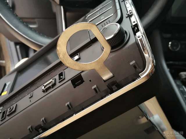 大屏导航改装手把手教你diy,道奇酷威改装大屏导航安装方法