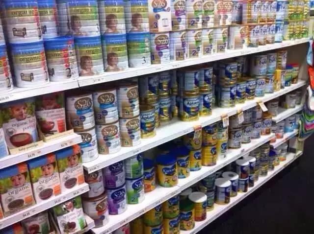 澳洲俩情侣买奶粉被白人打,澳大利亚情侣超市买奶粉被骂