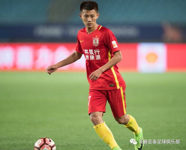 「亚泰青训再丰收」何超首次入选国足周大地入选U22国足
