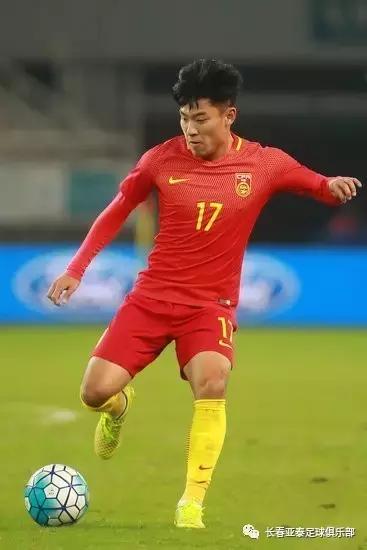「亚泰青训再丰收」何超首次入选国足周大地入选U22国足