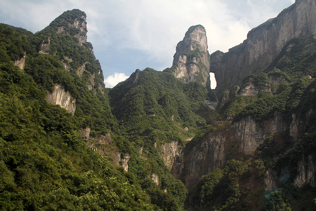 张家界天门山盘山公路,张家界天门山镇