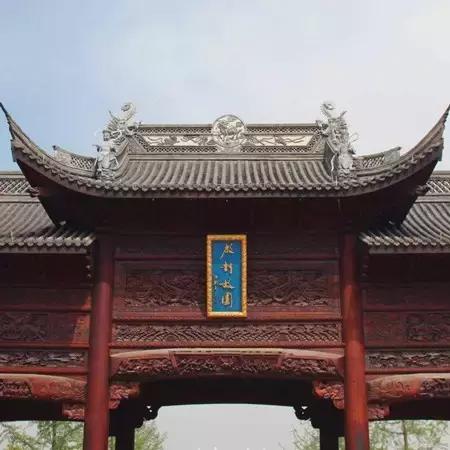 麒麟纹样在历史建筑中的运用,屋顶装饰麒麟