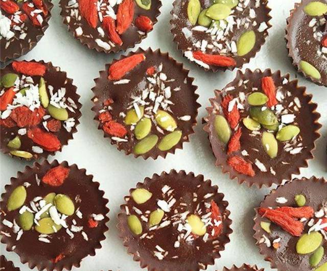 三大中华美食之光征服歪果仁，辣条老干妈枸杞，让老外无法自拔