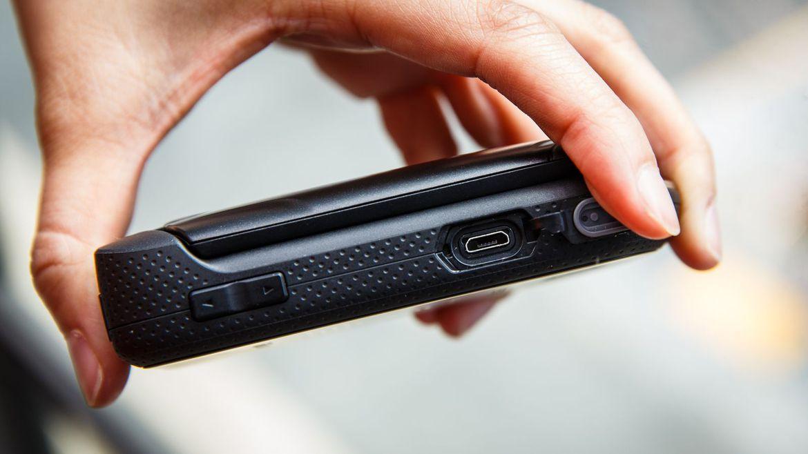 AGM公布三防翻盖手机M8Flip,agmm8flip三防翻盖手机