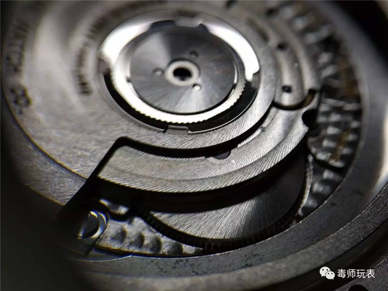 万国柏涛菲诺的秒针是弯的吗,iwc万国柏涛菲诺系列男士腕表