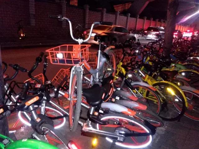 共享单车最终回归,共享单车堆成山报废