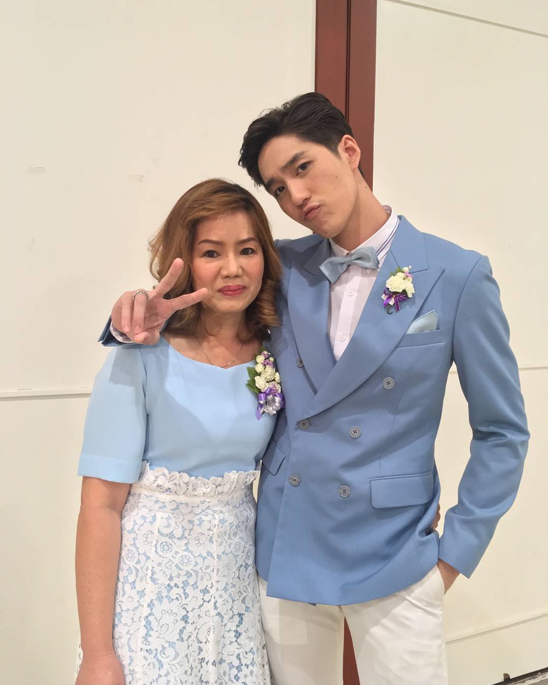 泰国母亲节，来看看泰星与母亲的有爱照片吧！