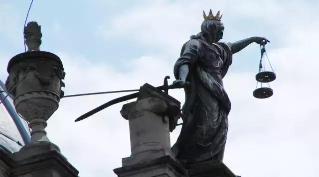 芒格人类错误认知倾向,芒格谈人性的视频