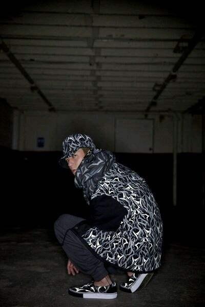 世人只记得他的丑闻，他却默默撑起了一个潮牌帝国