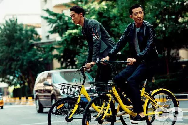 你在单车上看风景，别人却都在笑话你