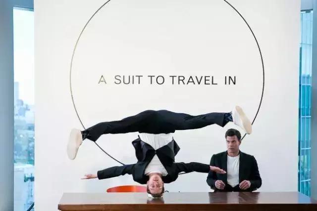 你在单车上看风景，别人却都在笑话你