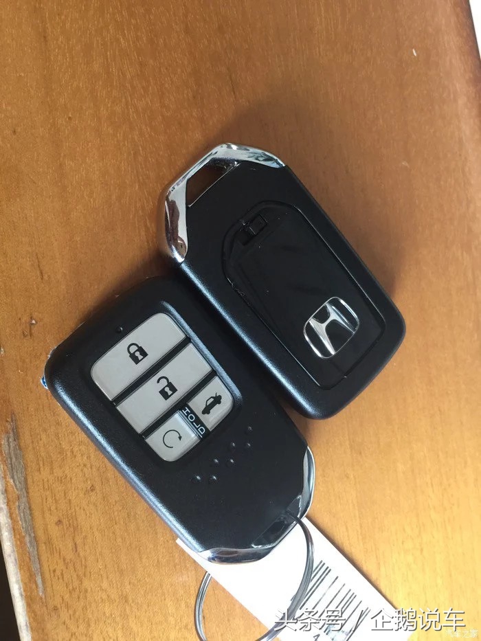 十代思域圣辉银和珍珠白 (十代思域圣辉银)