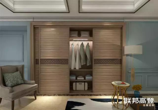 衣帽间怎么选,步入式衣帽间选购及打理技巧介绍