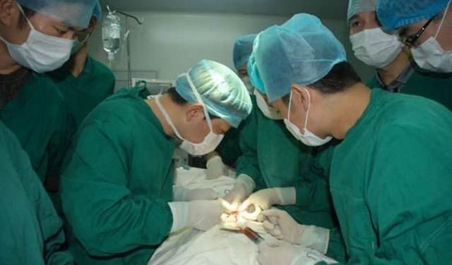 女孩18年没来月经后来去医院,女孩18岁没来大姨妈去医院检查