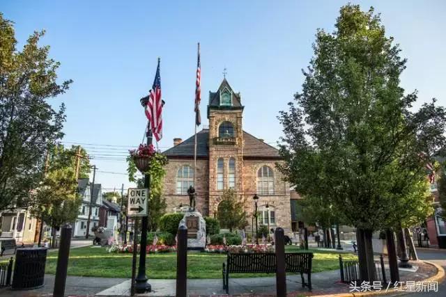 19岁移民二代在美国寻找归属感，加入兄弟会时被霸凌致死