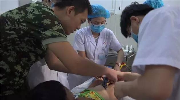 扩散！10岁之前别再穿这种裤子！赶紧把这类衣服扔了吧~