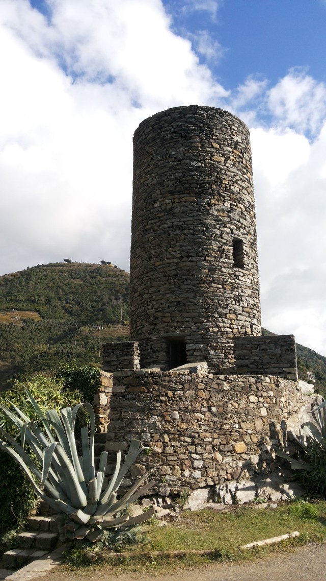浜氬緱閲屼簹娴峰哺鏃呮父,浜氬痉閲屼簹灏忛晣娴疯竟