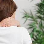 睡颈椎枕早上起来脖子疼,早上起来脖子一侧疼一歪头就疼