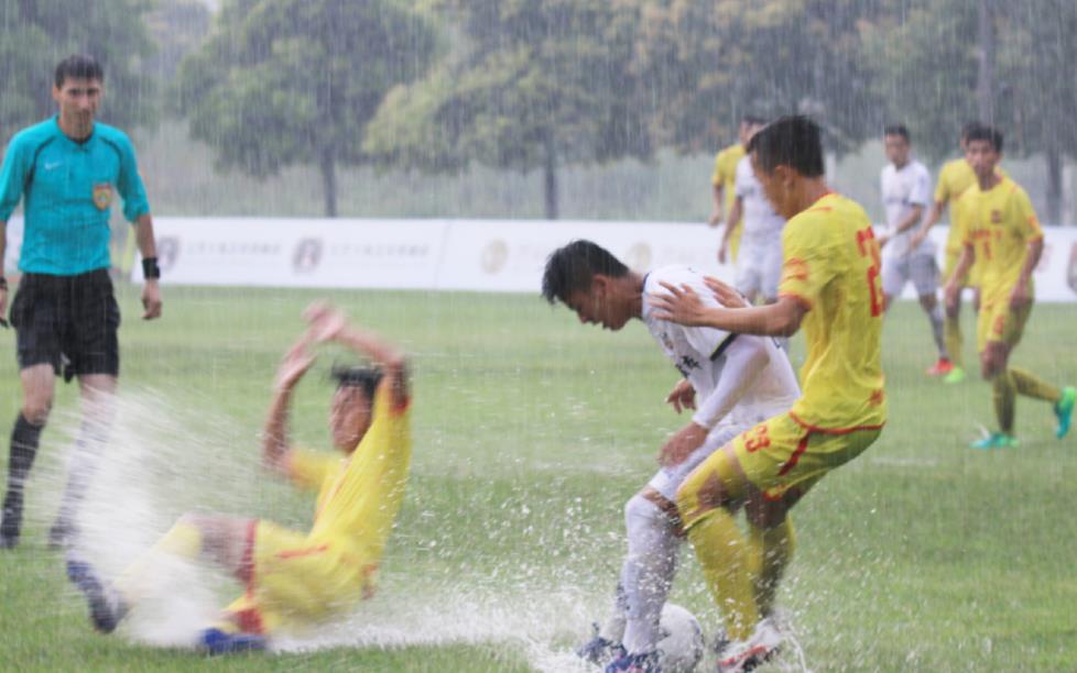 鐗涚妵涓敳,涓婃腐涓撲笟瓒崇悆鐞冨満