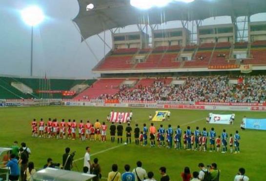 鐗涚妵涓敳,涓婃腐涓撲笟瓒崇悆鐞冨満