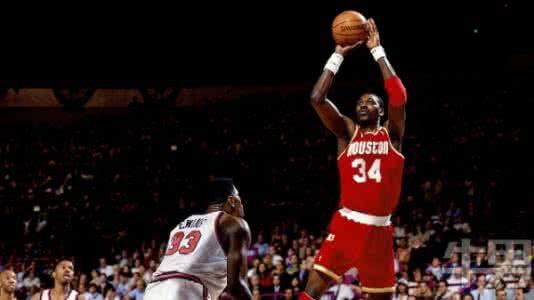 奥拉朱旺打爆四大中锋,奥拉朱旺vs四大中锋