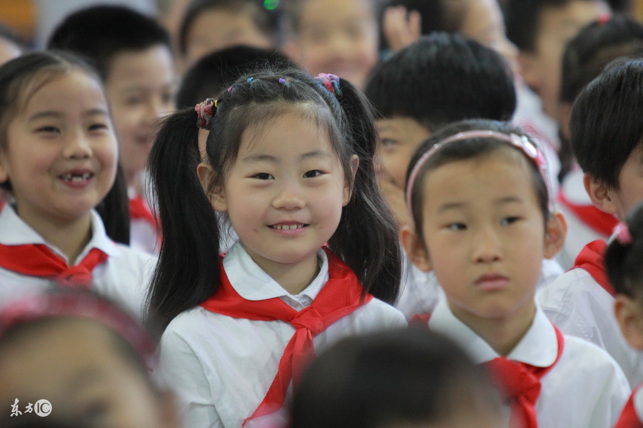 别傻傻的用手挤黑头,用手在鼻子上挤黑头