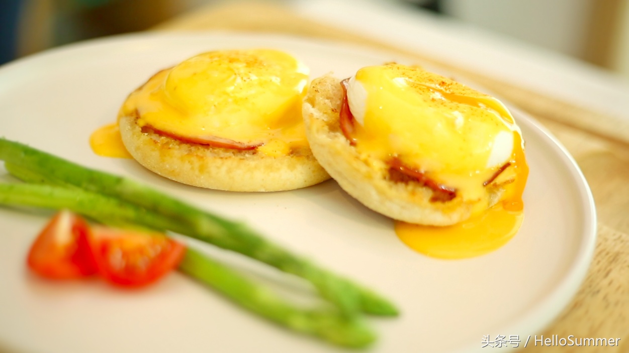 班尼迪克蛋优雅吃法,班尼迪克蛋食谱