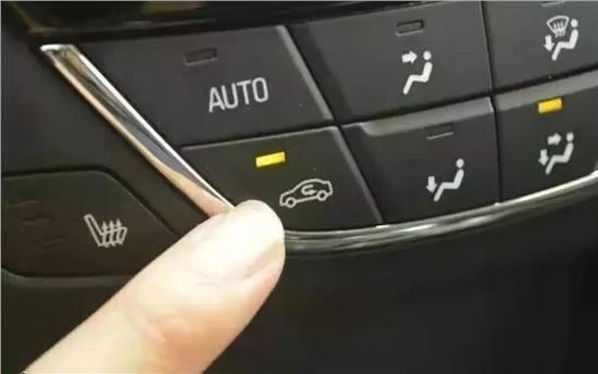 开车抽烟不掉烟灰,车内抽烟怎么让烟散出去