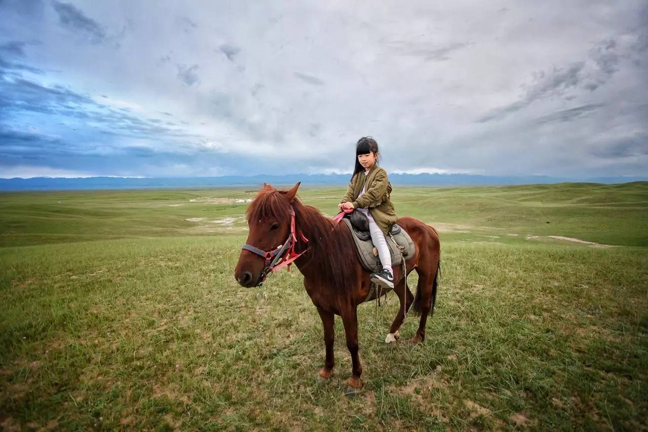 大手牵小手我们一起走,大手牵小手我们一起走图片