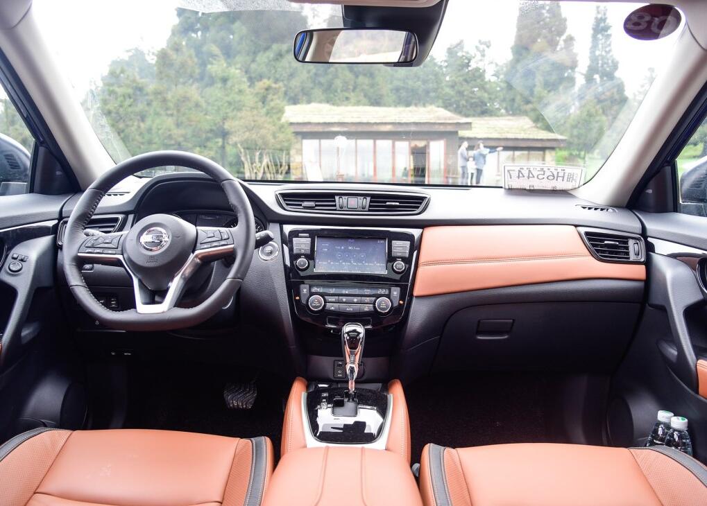 2017款奇骏CVT至尊版用车感受，显示屏太小像山寨的