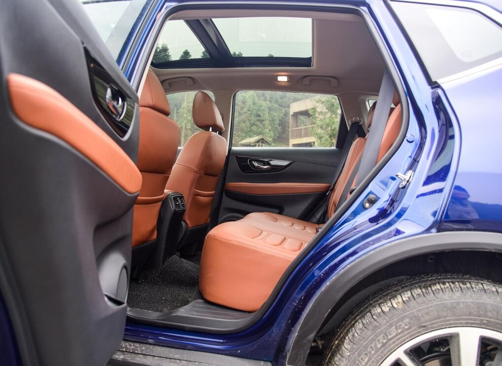 2017款奇骏CVT至尊版用车感受，显示屏太小像山寨的