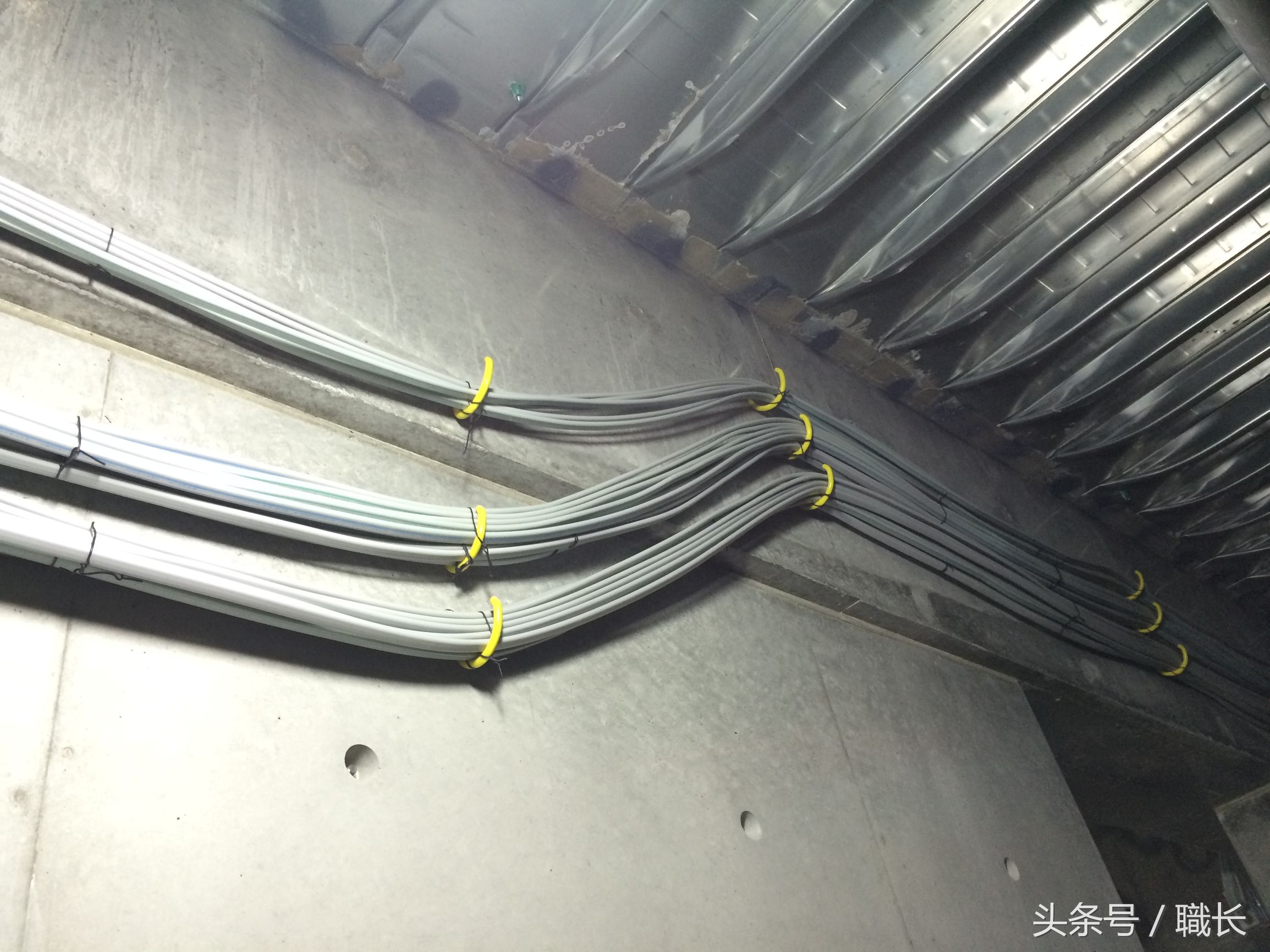 墙壁跑线不用穿线管可以吗,家装不穿线管可以吗