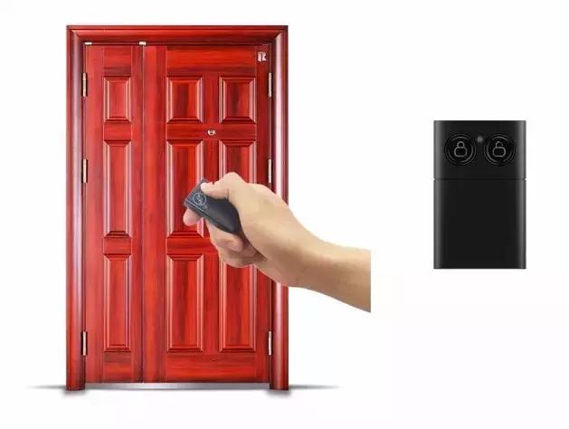 小偷用铁条打开门,小偷有很多办法能让你打开门