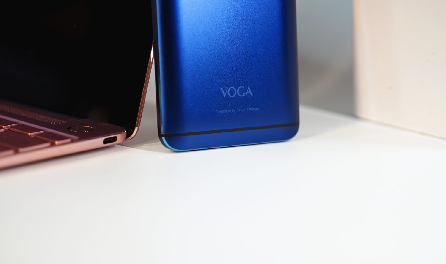 青橙vogav激光投影手机多少钱,青橙voga激光投影手机换电池