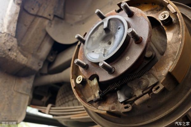 汽车鼓刹和碟刹到底有什么区别,汽车鼓刹和碟刹的区别是什么