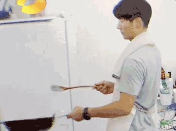 中餐厅张亮从楼梯摔倒完整版,中餐厅张亮摔倒