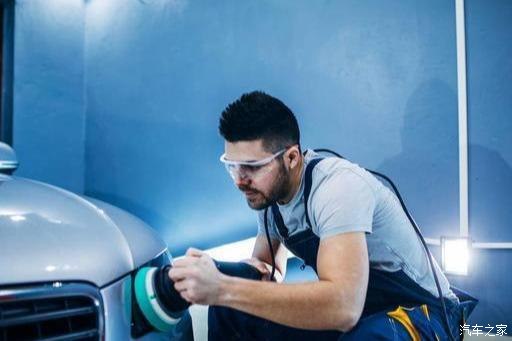 雨天汽车玻璃刮了模糊怎么处理,雨天开车车窗视线模糊怎么处理