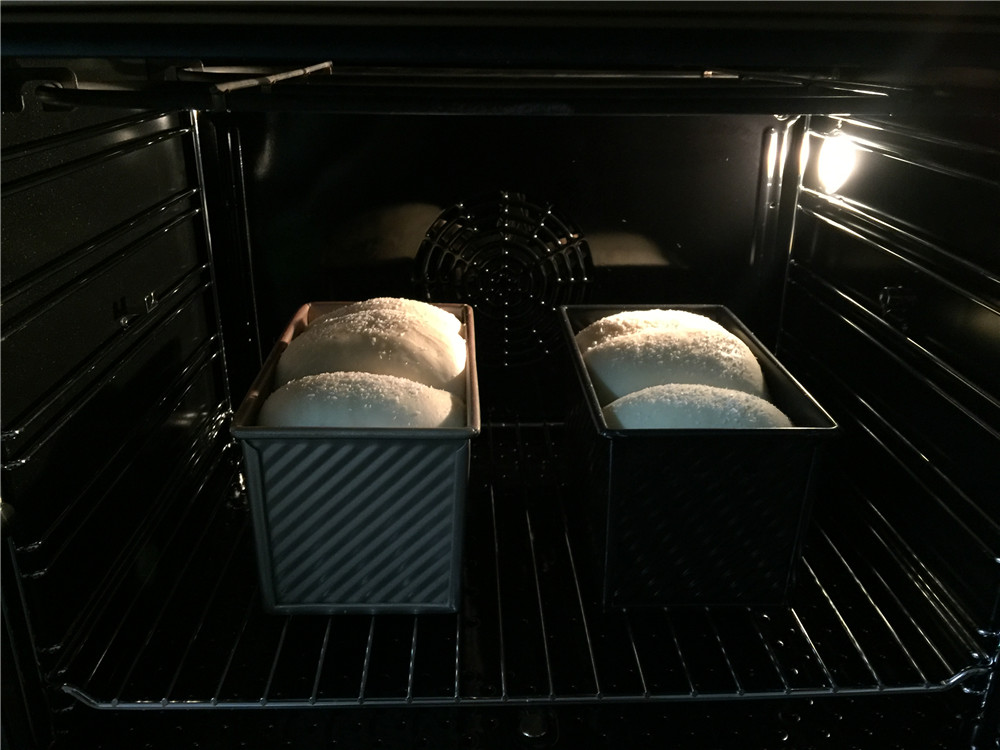 现烤松软的吐司奶香味十足,怎样制作柔软拉丝的吐司