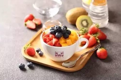 一般餐厅餐盘摆放技巧,餐厅上菜托盘