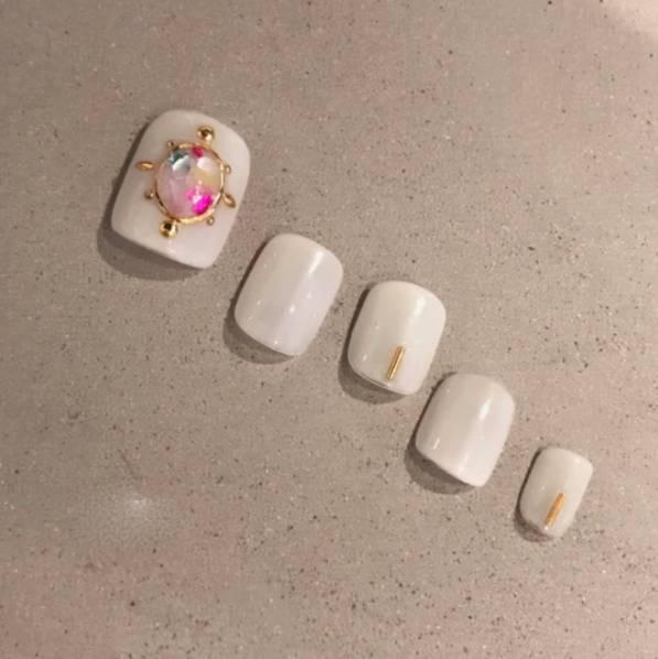 美甲饰品掉色了怎么办,美甲上的珍珠饰品掉色了怎么办