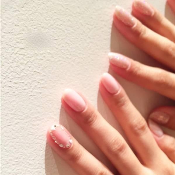 美甲饰品掉色了怎么办,美甲上的珍珠饰品掉色了怎么办