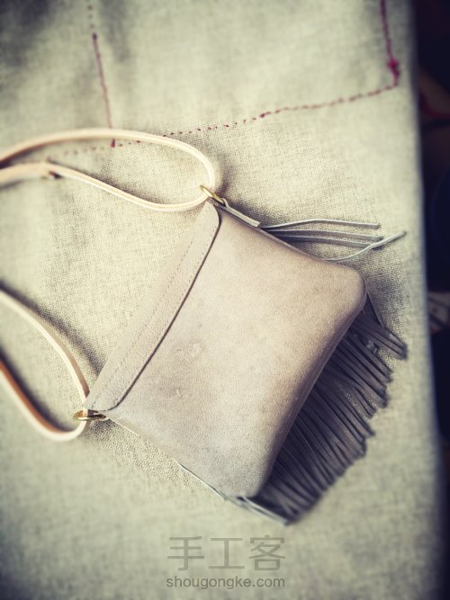 每个女孩子都要有个金锁,每个女孩都会带一个包吗