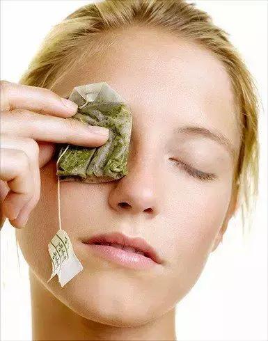 茶叶渣喝完别倒！放太阳底下晒干了，还有这么神奇的用途！