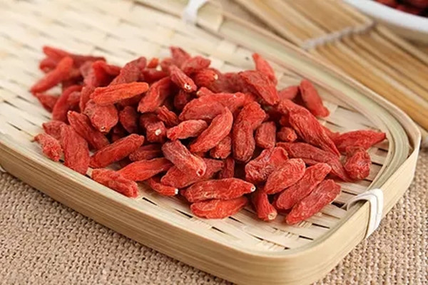 红枣红枸杞黑枸杞泡酒的功效,红枸杞泡酒的正确方法