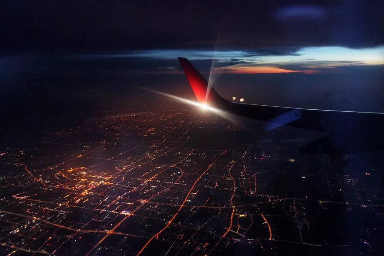 大手牵小手我们一起走,大手牵小手我们一起走图片